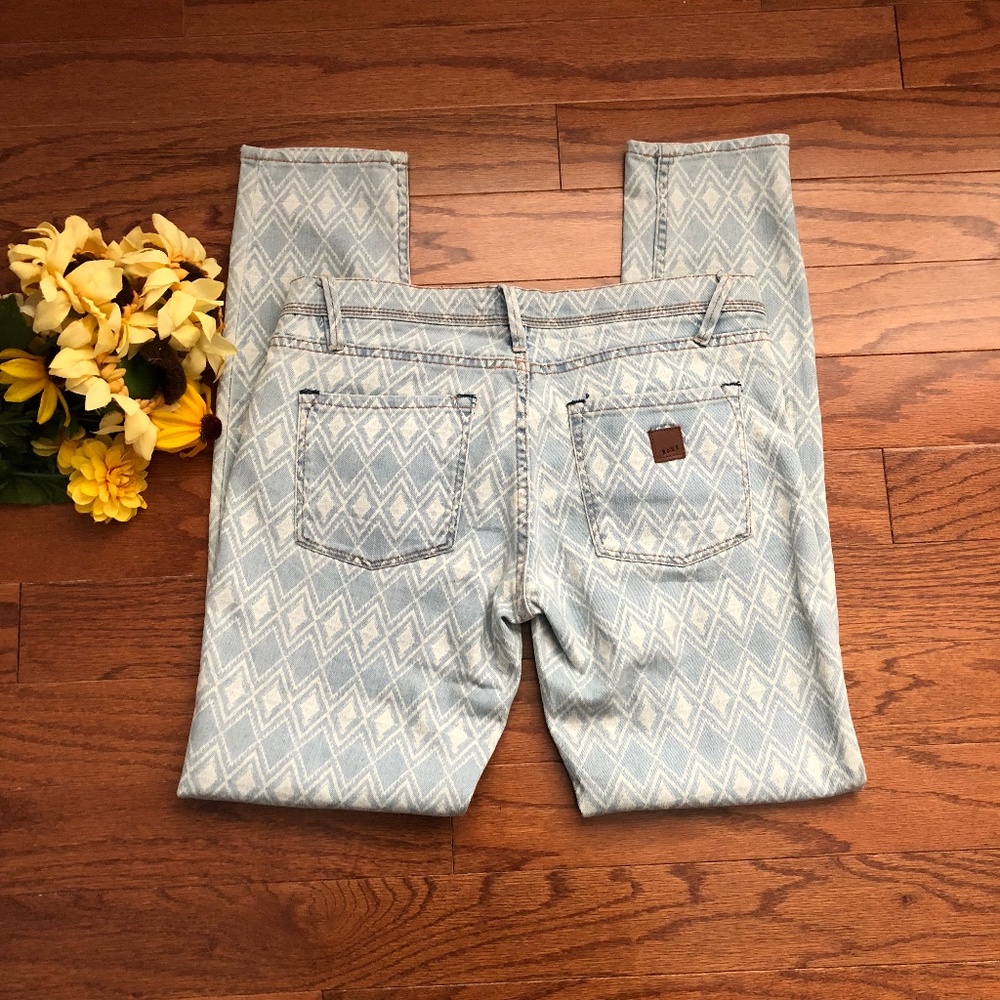 NWT Roxy Light Wash Diamond Pattern Size 7 / 28 - Picture 3 of 4